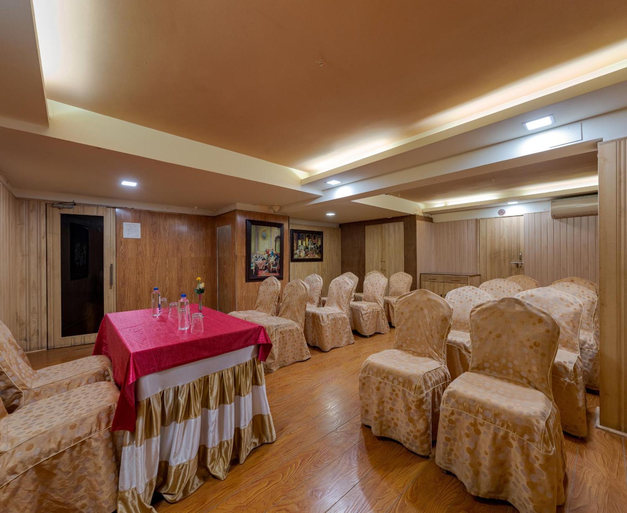 Hotel Surya Executive Solapur Bagian luar foto