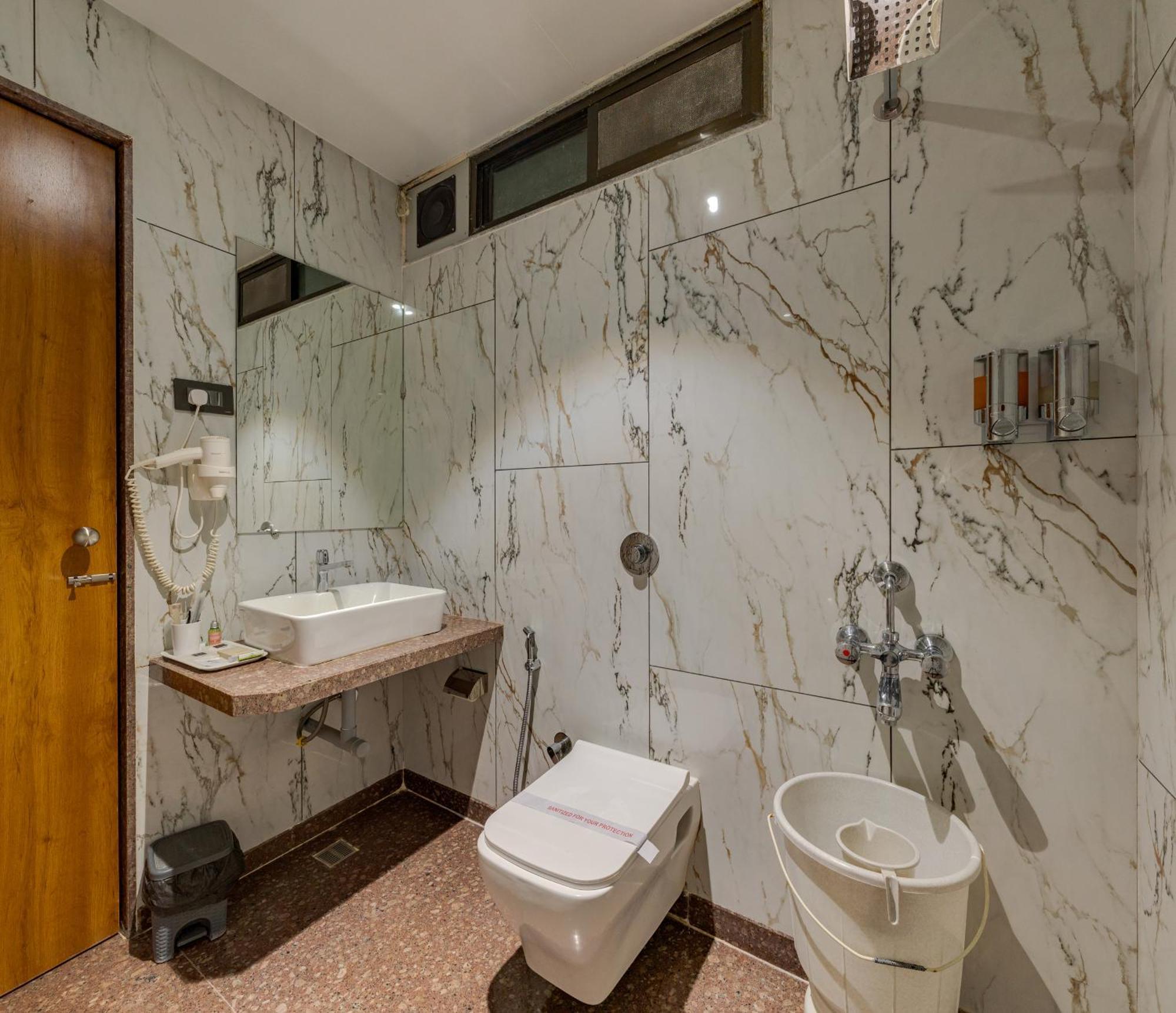 Hotel Surya Executive Solapur Bagian luar foto