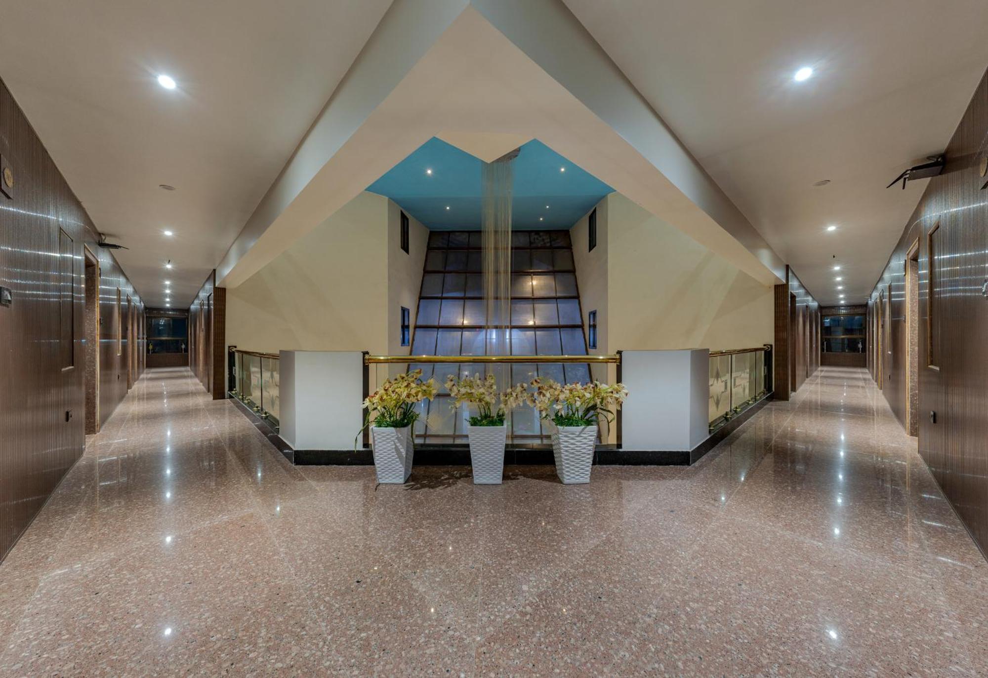 Hotel Surya Executive Solapur Bagian luar foto