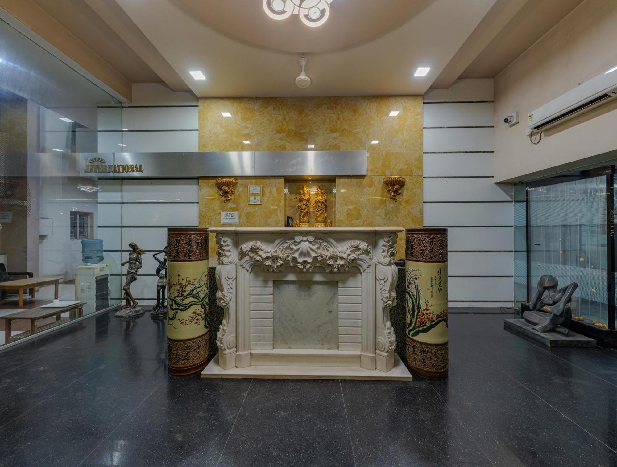 Hotel Surya Executive Solapur Bagian luar foto