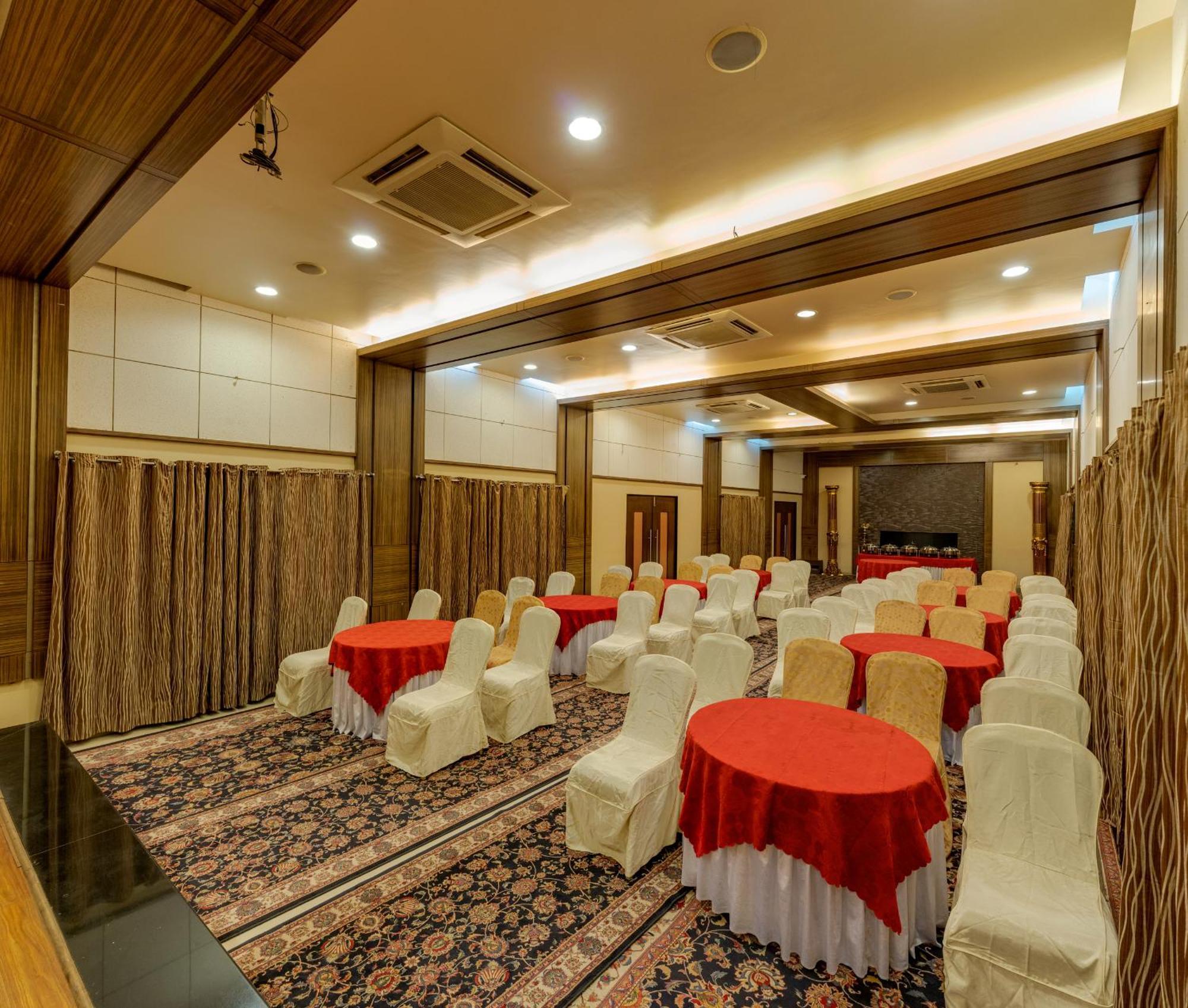Hotel Surya Executive Solapur Bagian luar foto