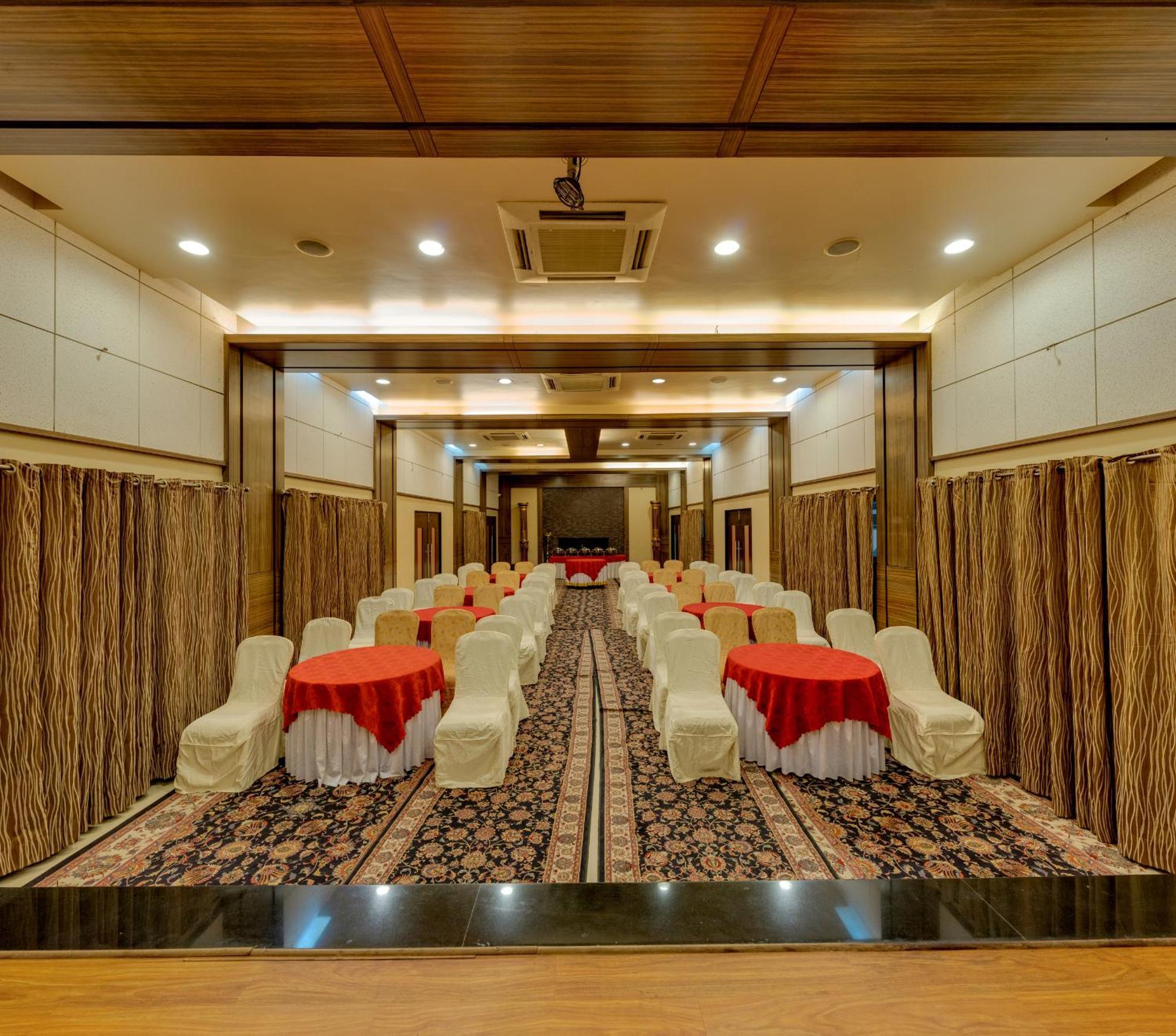 Hotel Surya Executive Solapur Bagian luar foto