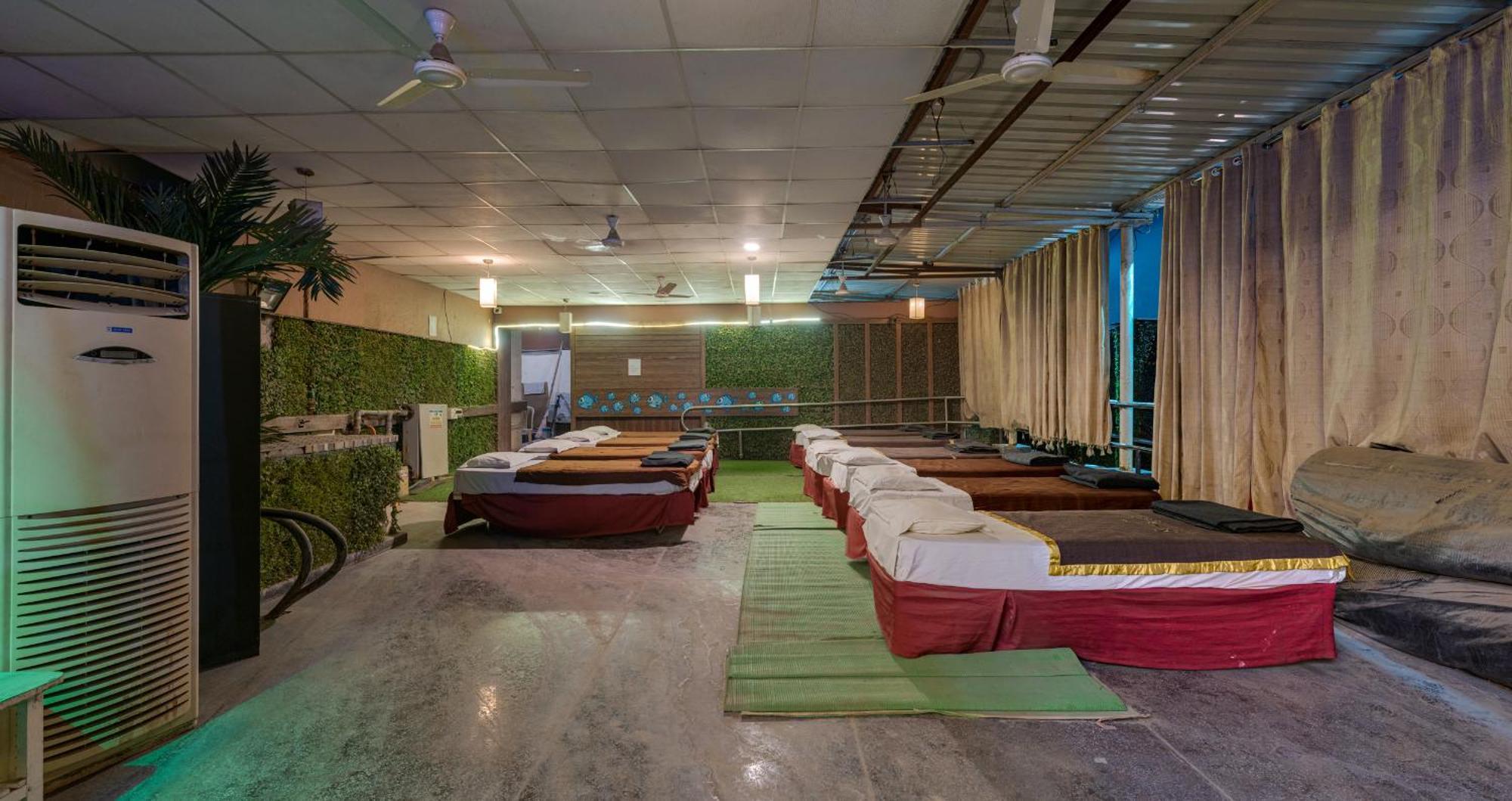 Hotel Surya Executive Solapur Bagian luar foto