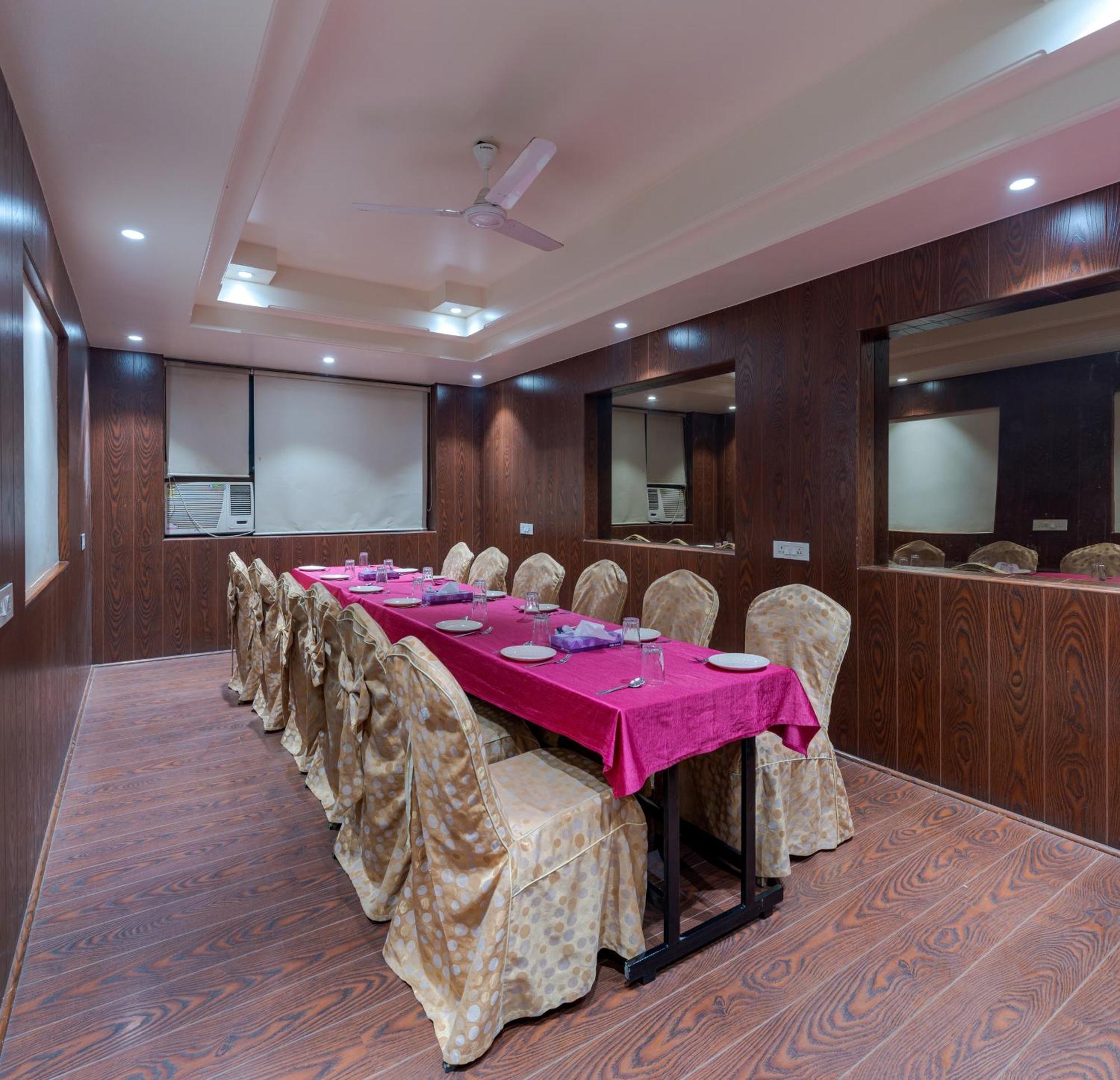 Hotel Surya Executive Solapur Bagian luar foto