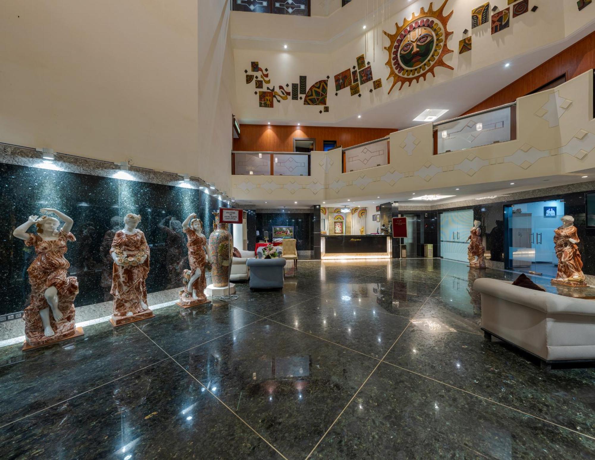 Hotel Surya Executive Solapur Bagian luar foto