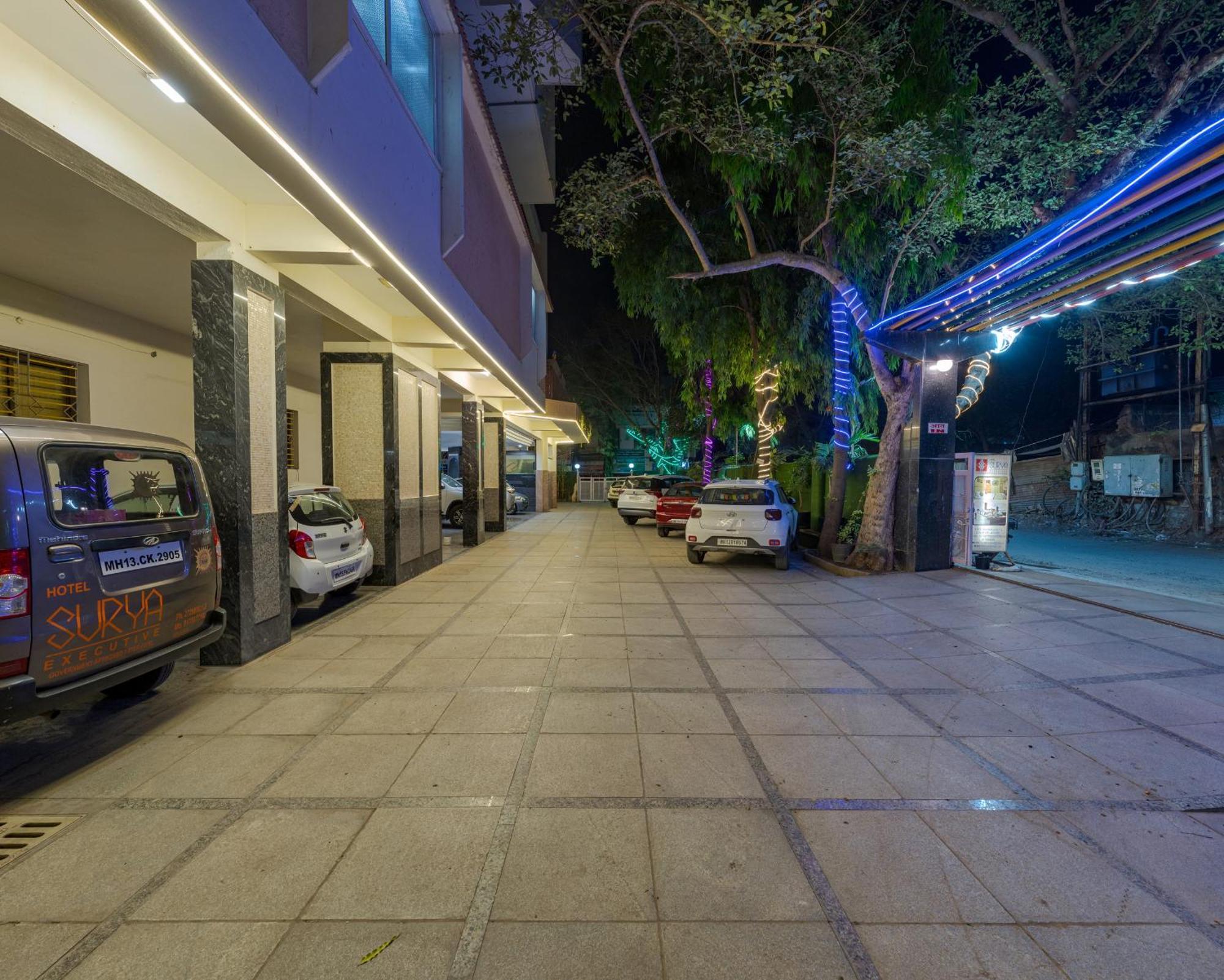 Hotel Surya Executive Solapur Bagian luar foto