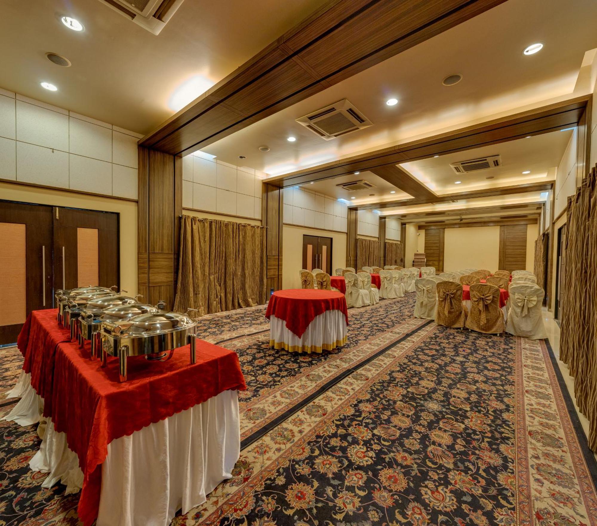 Hotel Surya Executive Solapur Bagian luar foto