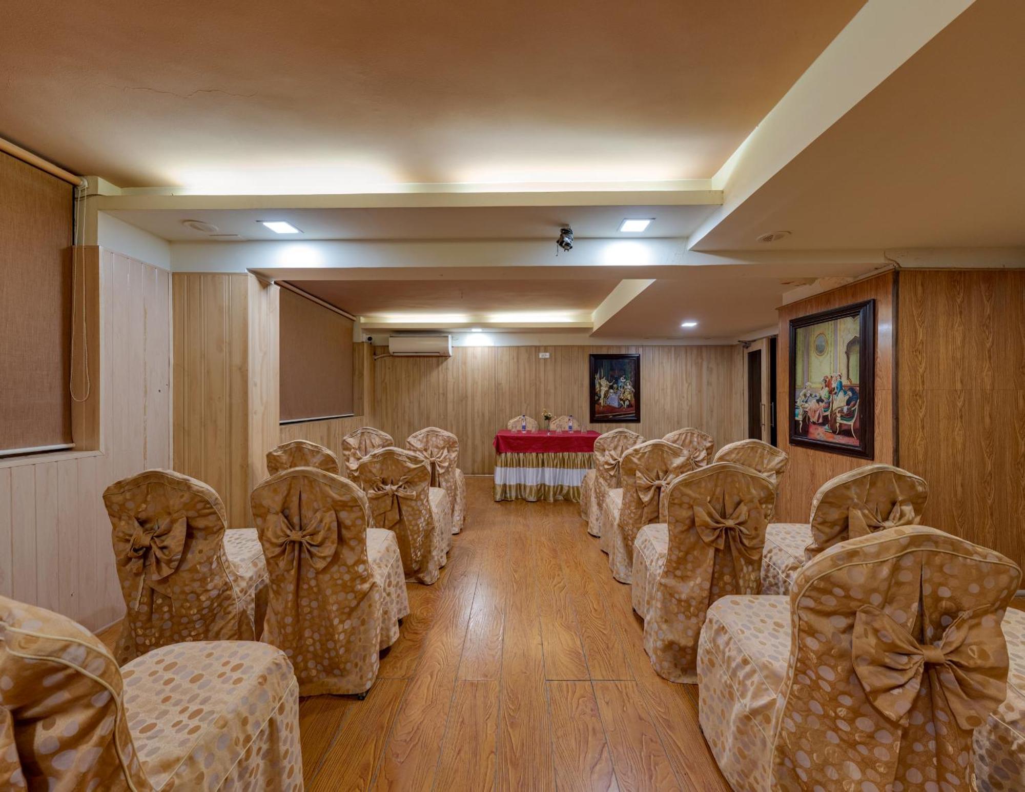 Hotel Surya Executive Solapur Bagian luar foto