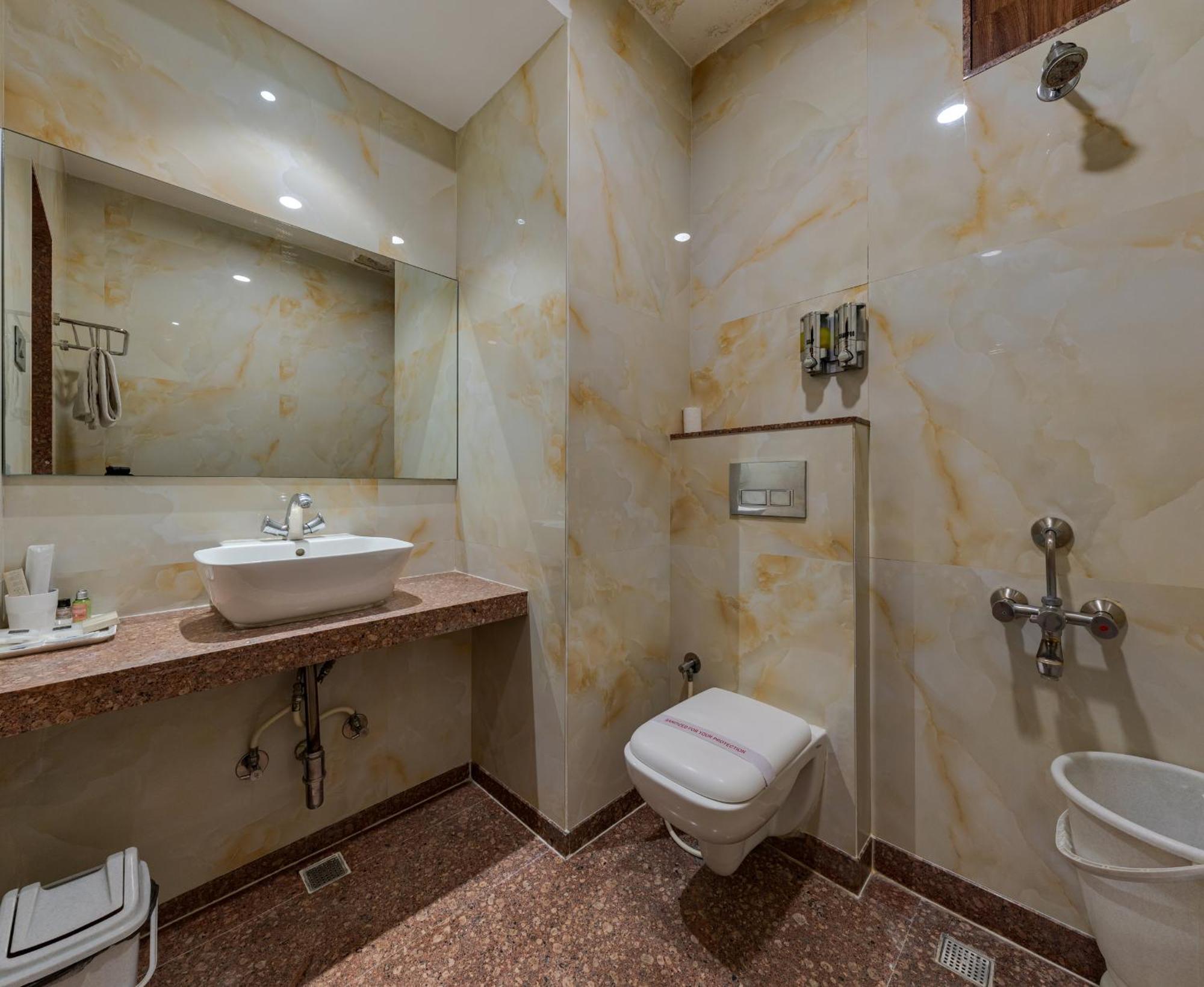 Hotel Surya Executive Solapur Bagian luar foto